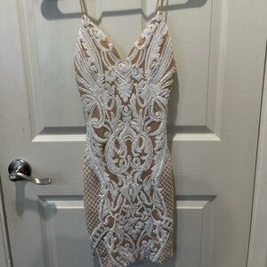 Short dress size 0 white and nude 🤍